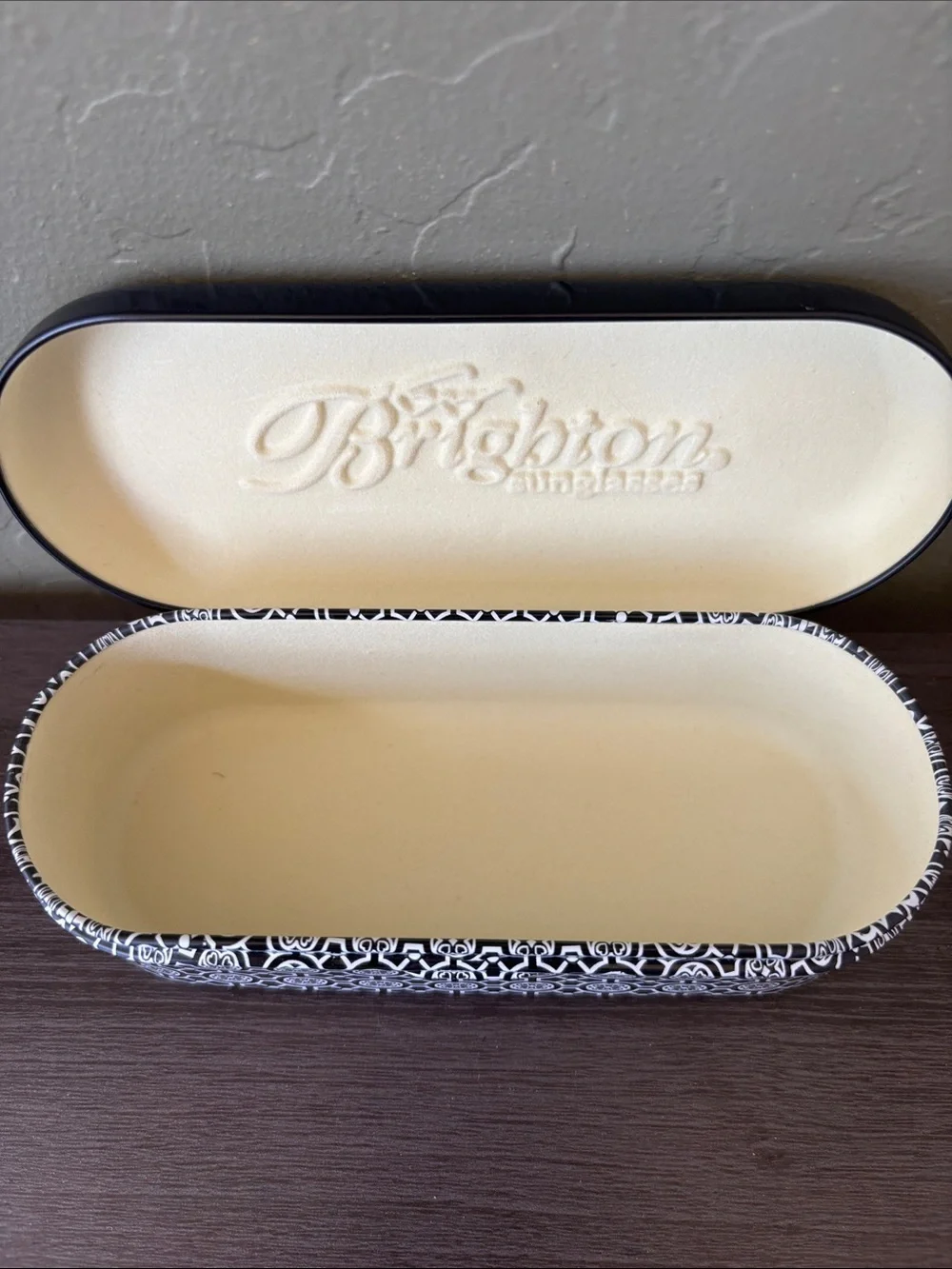 Brighton Black White Damask  Eyeglass Sunglass‎ Hinged Hard Case Size OS
